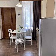 80 ლარი ღამე, ბინა დღიურად