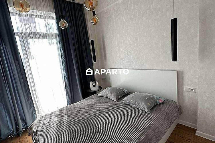 100 ლარი ღამე, ბინა დღიურად