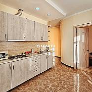 80 ლარი ღამე, ბინა დღიურად