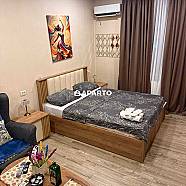 80 ლარი ღამე, ბინა დღიურად