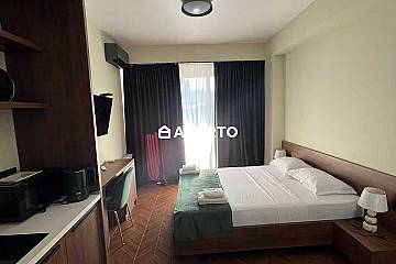 100 ლარი ღამე, ბინა დღიურად