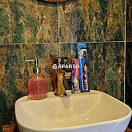 70 ლარი ღამე, ბინა დღიურად