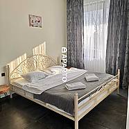 70 ლარი ღამე, ბინა დღიურად