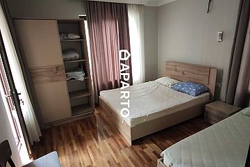 300 ლარი ღამე, ბინა დღიურად